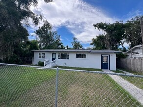 134 NW Burk St, Lake City, FL à louer Photo intérieure– Image 2 sur 12