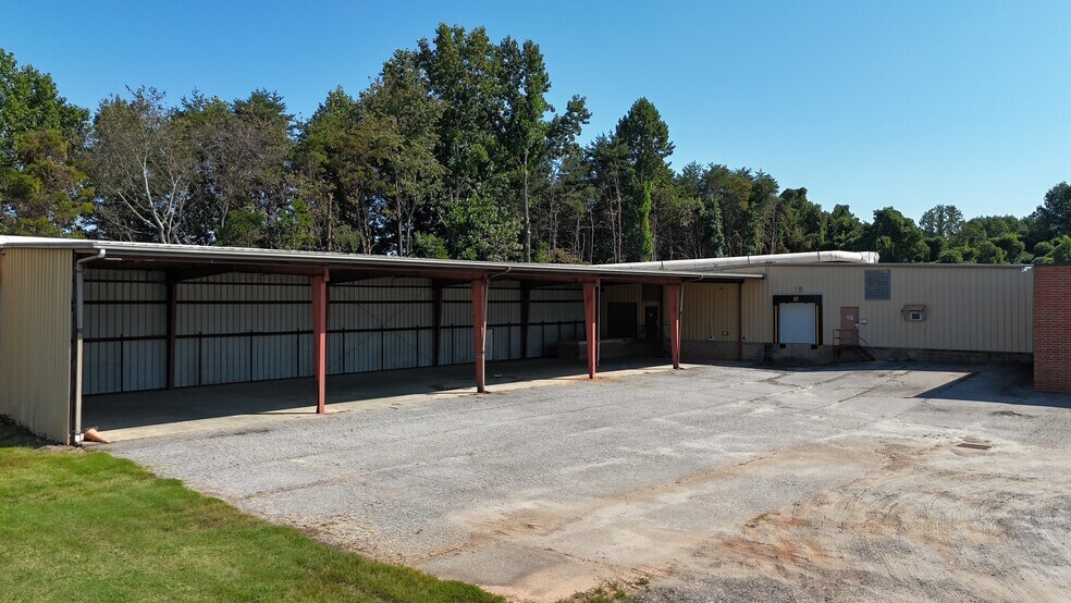 1120 1st St W, Conover, NC à louer - Photo de l’immeuble – Image 3 sur 13