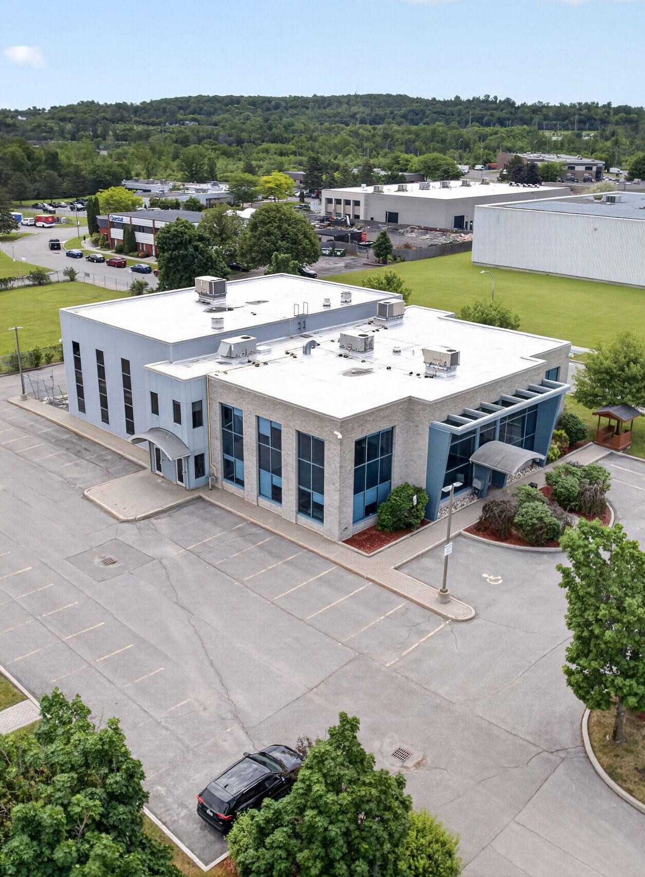 5500 Canotek Rd, Ottawa, ON à vendre Photo de l’immeuble– Image 1 sur 18