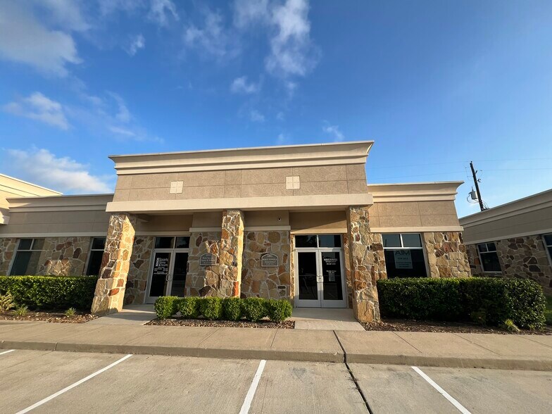 20008 Champion Forest Dr, Spring, TX à vendre - Photo de l’immeuble – Image 3 sur 42