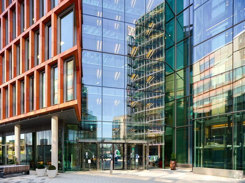 84 Wood Ln, Londres à louer - Photo de l’immeuble – Image 2 sur 38