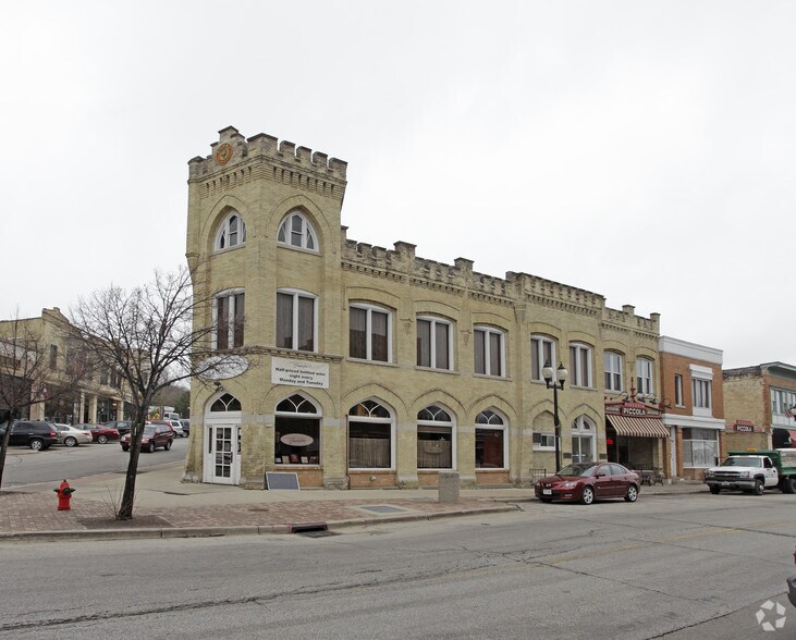 7610 W State St, Wauwatosa, WI à louer - Photo de l’immeuble – Image 1 sur 6
