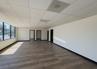 2355 Paragon Dr, San Jose, CA à louer Photo intérieure– Image 1 sur 3