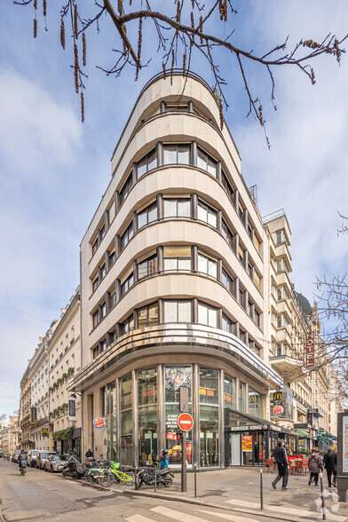 Boulevard Des Italiens, Paris à louer - Photo de l’immeuble – Image 2 sur 3