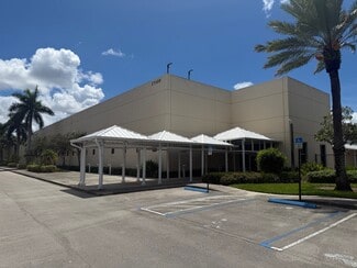 Plus de détails pour 17100 NW 59th Ave, Hialeah, FL - Local d'activités à louer