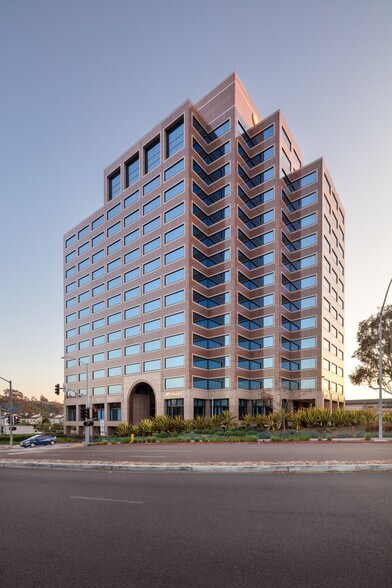 7676 Hazard Center Dr, San Diego, CA à louer - Photo de l’immeuble – Image 1 sur 12