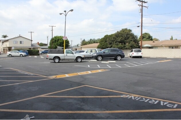 1425 E Lincoln Ave, Anaheim, CA à louer - Photo de l’immeuble – Image 3 sur 4