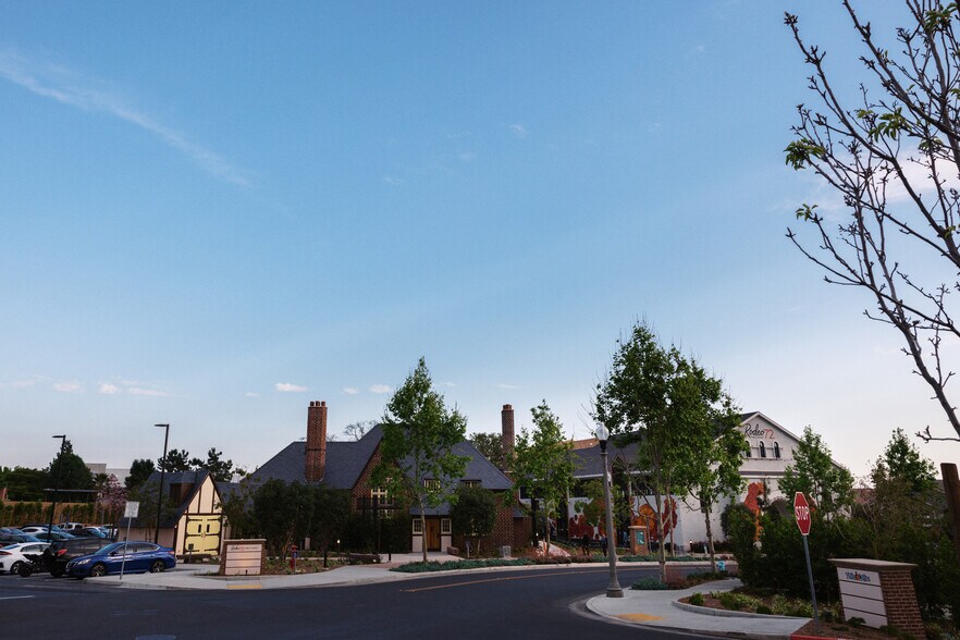 7012 Walnut Grove Dr, Whittier, CA à louer - Photo de l’immeuble – Image 2 sur 58
