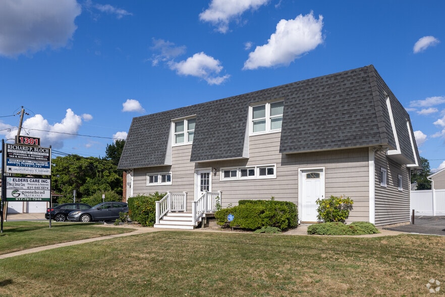 1301 Deer Park Ave, North Babylon, NY à louer - Photo principale – Image 1 sur 4