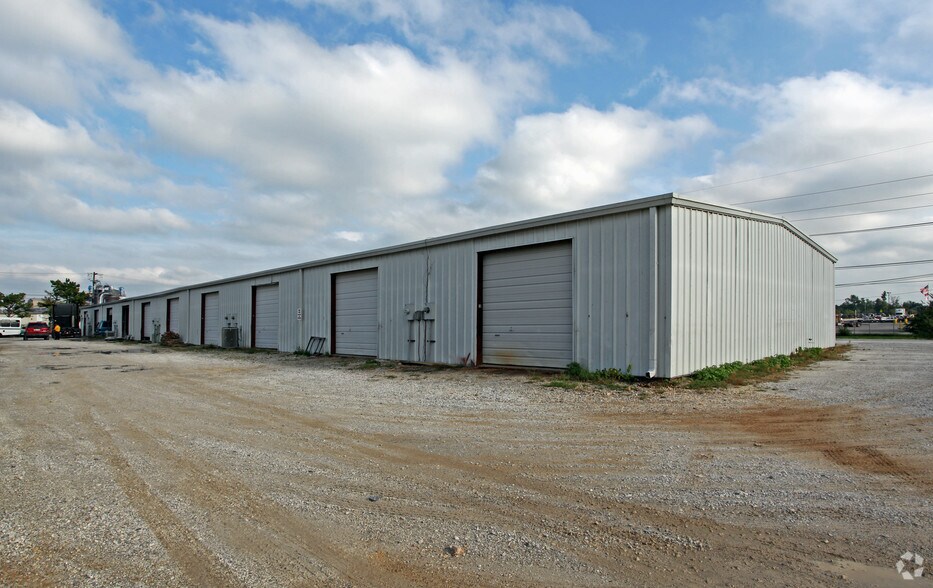 800 N Jefferson St, Springdale, AR à louer - Photo de l’immeuble – Image 2 sur 15