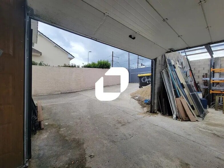 Local d'activités dans Savigny-sur-Orge à vendre - Photo de l’immeuble – Image 1 sur 9