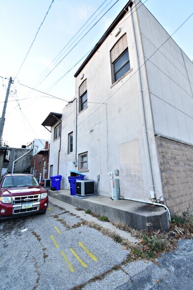 14 E Charles St, Oelwein, IA à vendre - Photo de l’immeuble – Image 2 sur 15