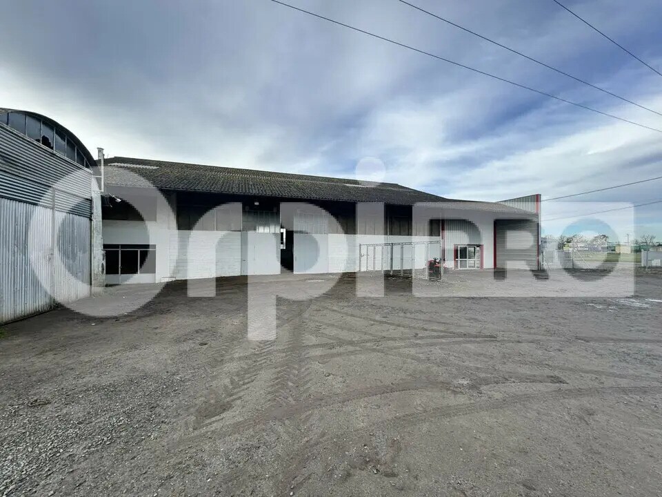 Local d'activités dans Montluçon à vendre Photo de l’immeuble– Image 1 sur 7