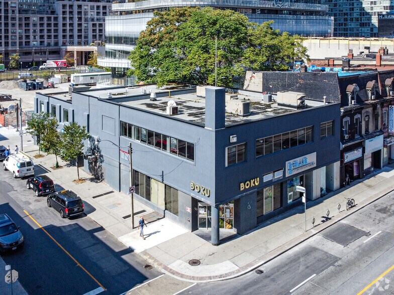 530 Yonge St, Toronto, ON à louer - Photo de l’immeuble – Image 1 sur 4