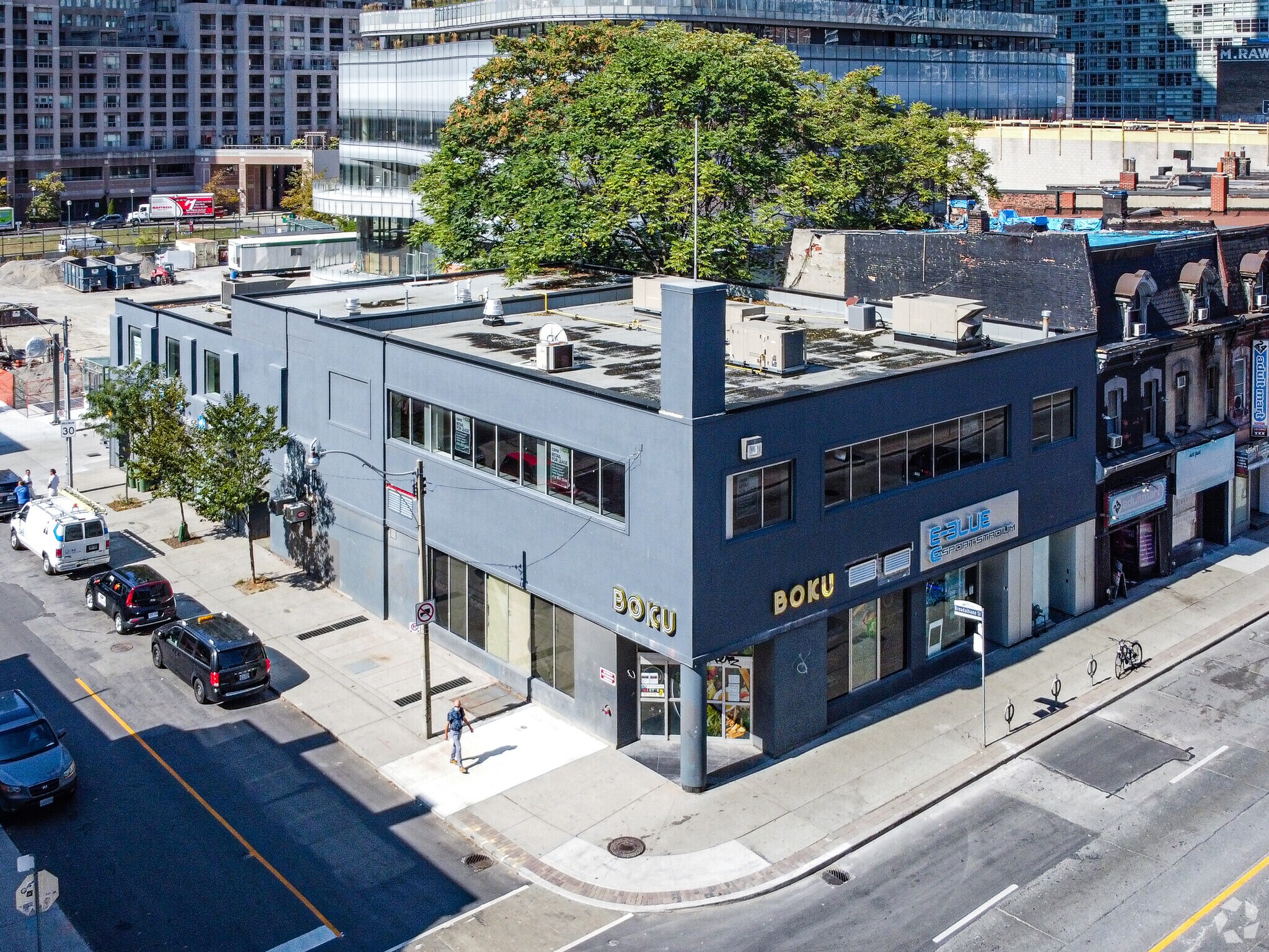 530 Yonge St, Toronto, ON à louer Photo de l’immeuble– Image 1 sur 5
