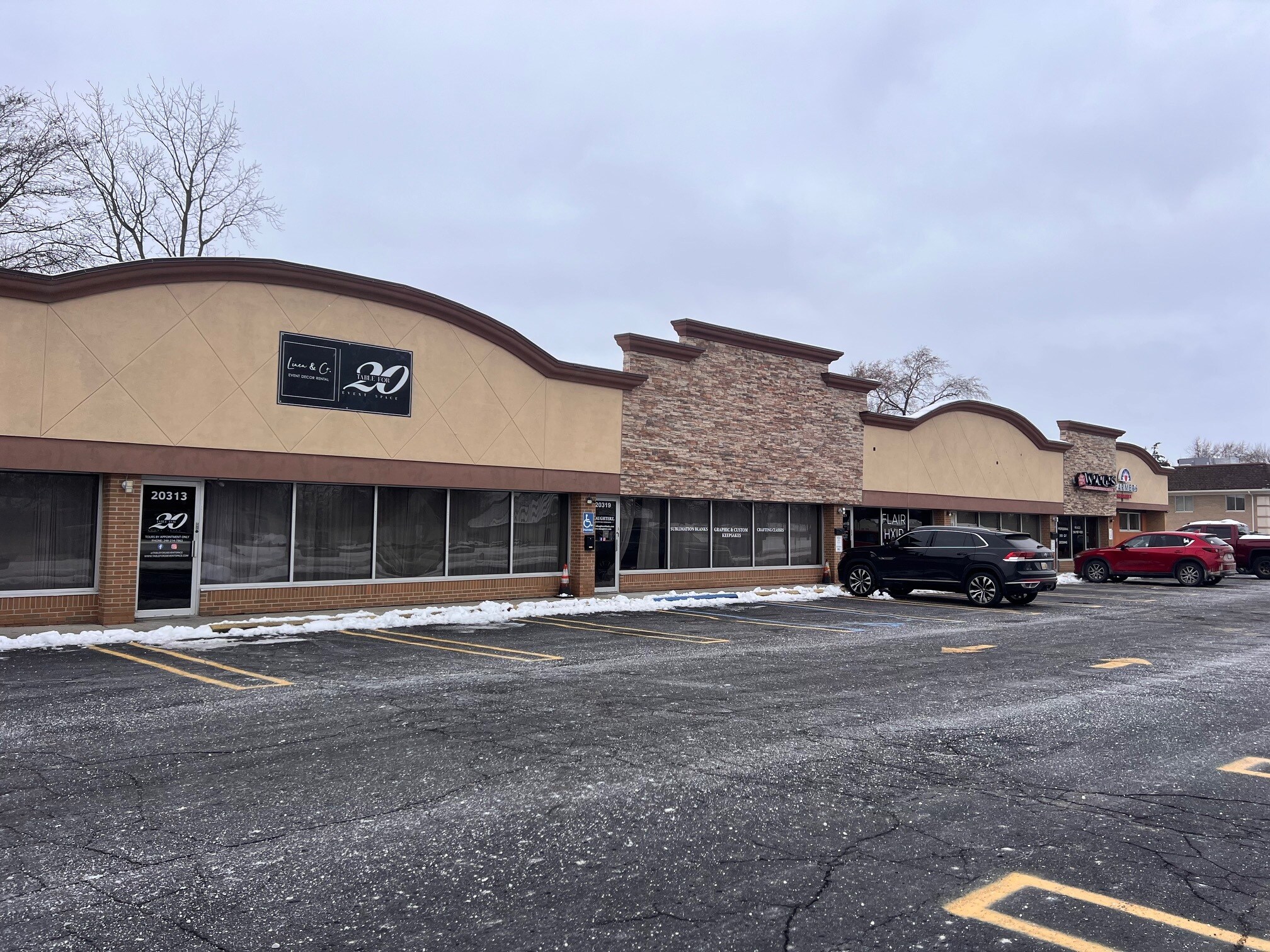 20307-20337 Middlebelt Rd, Livonia, MI à louer Photo de l’immeuble– Image 1 sur 4