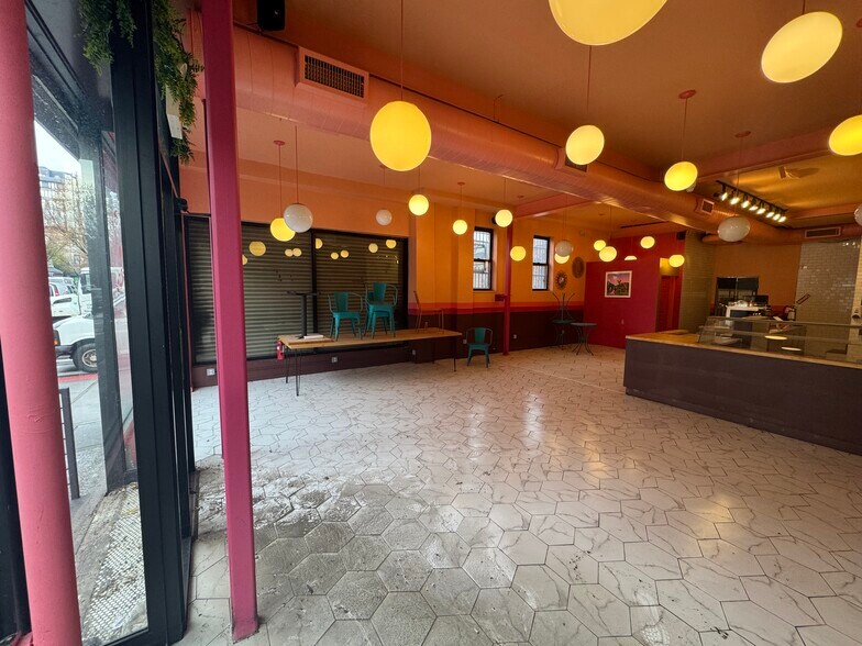 313 Knickerbocker Ave, Brooklyn, NY à louer - Photo de l’immeuble – Image 3 sur 9