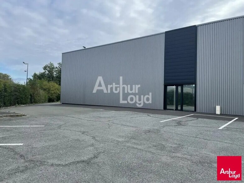 Local d’activités dans Beaucouzé à louer - Photo de l’immeuble – Image 2 sur 2