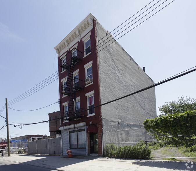 115 Van Brunt St, Brooklyn, NY à louer - Photo de l’immeuble – Image 2 sur 10