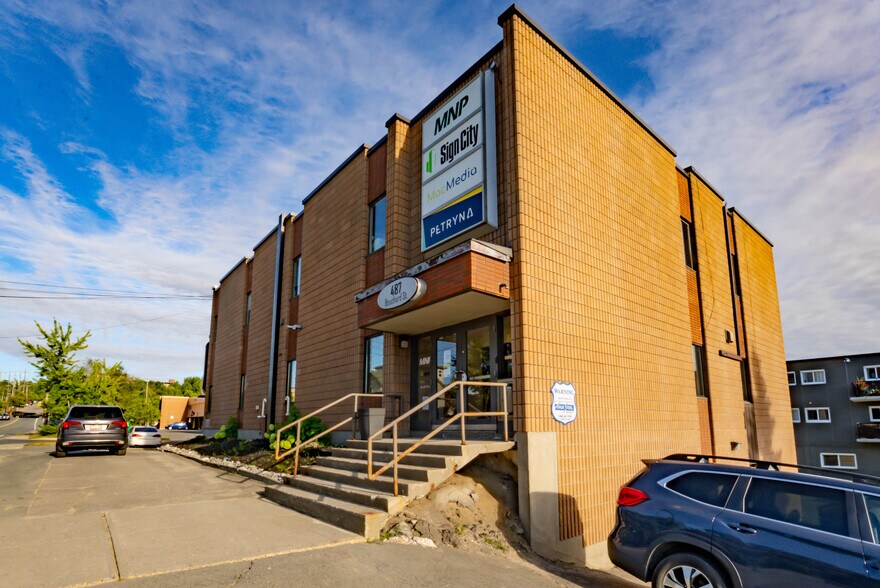 487 Bouchard St, Sudbury, ON à vendre - Photo de l’immeuble – Image 3 sur 28