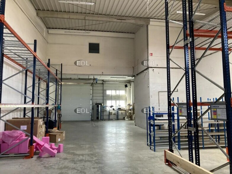 Local d’activités dans Vitry-sur-Seine à louer - Photo de l’immeuble – Image 3 sur 8