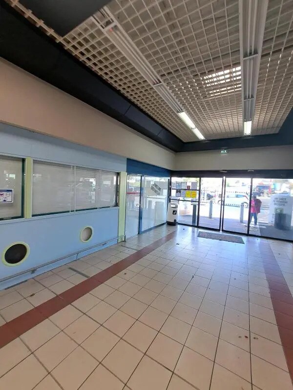 Local commercial dans LA CHAPELLE-SAINT-MESMIN à louer Photo intérieure– Image 1 sur 2