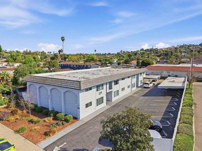 1015 E Ohio Ave, Escondido, CA à vendre - Photo principale – Image 1 sur 13