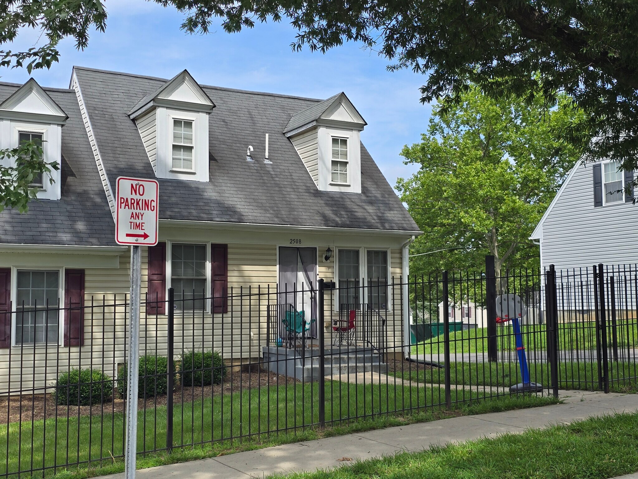 2508 Kent Village Dr, Hyattsville, MD à vendre Photo principale– Image 1 sur 2