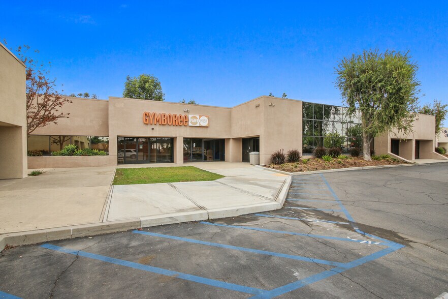 363-435 E Imperial Hwy, Fullerton, CA à louer - Photo de l’immeuble – Image 2 sur 4