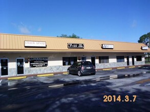 230-240 S Wickham Rd, West Melbourne, FL à louer Photo de l’immeuble– Image 1 sur 1