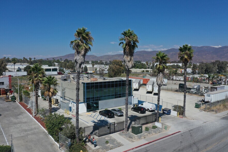 9874 Via De La Amistad, San Diego, CA à louer - Photo de l’immeuble – Image 3 sur 8