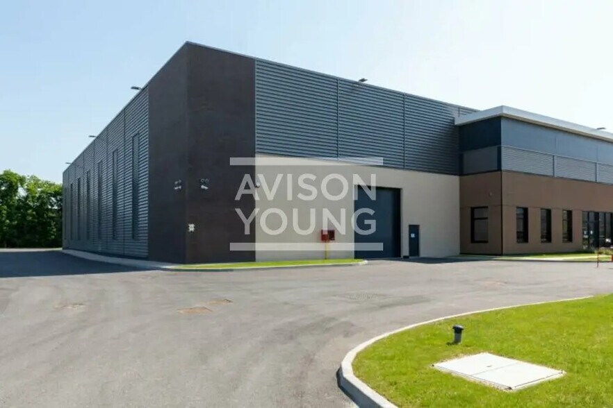 Local d’activités dans Sucy-en-Brie à louer - Photo de l’immeuble – Image 3 sur 9