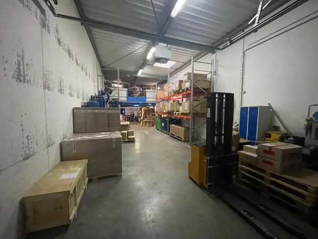 Plus de détails pour Local d’activités à vendre