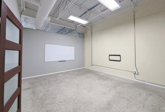 18525 53rd Ave, Surrey, BC à louer Photo intérieure– Image 2 sur 3