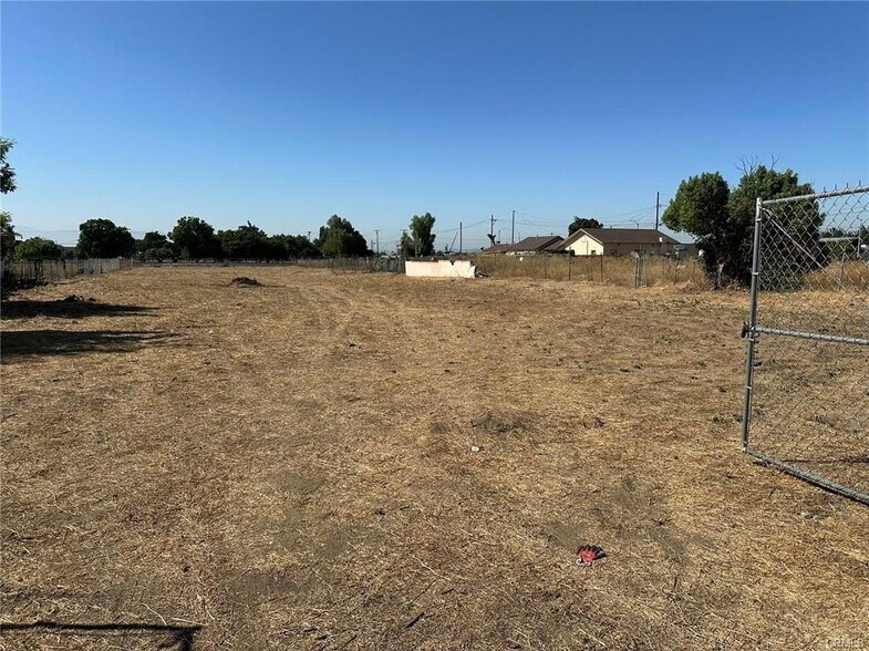 918 E Holt Blvd, Ontario, CA à vendre - Photo de l’immeuble – Image 2 sur 18