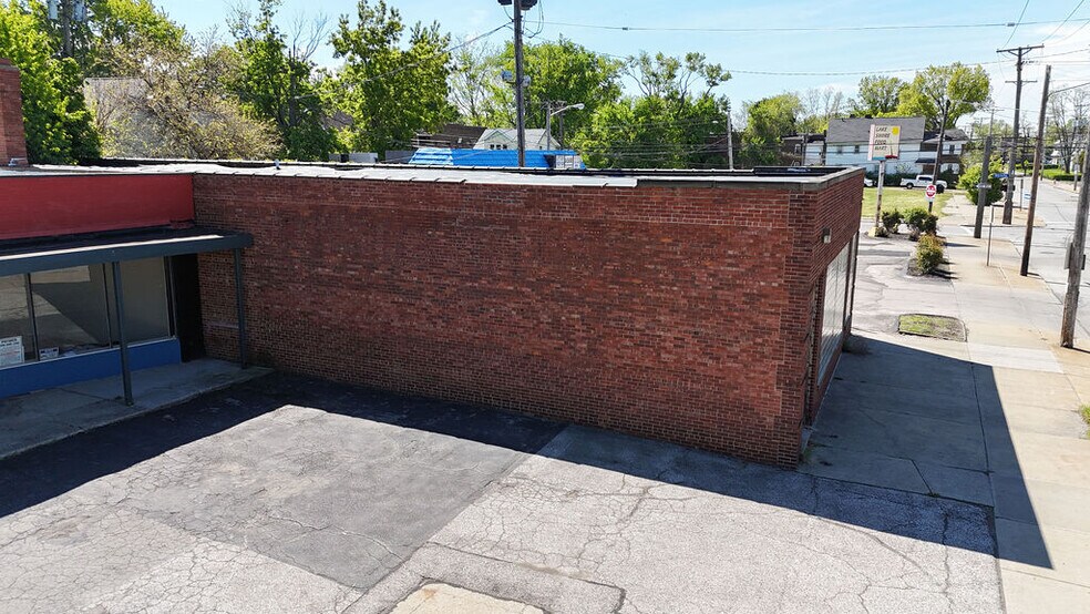 15212 Lake Shore Blvd, Cleveland, OH à vendre - Photo de l’immeuble – Image 3 sur 20