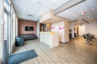 580 Acadia Dr SE, Calgary, AB à louer Photo intérieure– Image 1 sur 4
