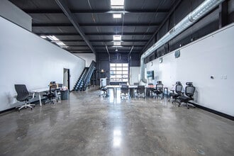 440 E Saint Elmo Rd, Austin, TX à louer Photo de l’immeuble– Image 1 sur 7