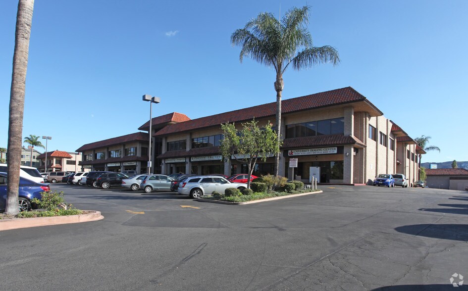 18356-18388 Clark St, Tarzana, CA à louer - Photo de l’immeuble – Image 3 sur 6