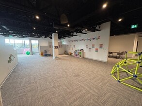 1707 Thornton Rd N, Oshawa, ON à louer Photo intérieure– Image 2 sur 6