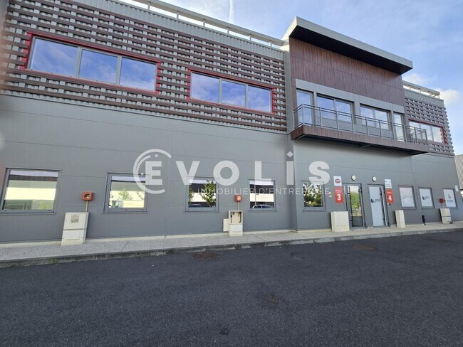 Plus de détails pour Local d'activités à louer