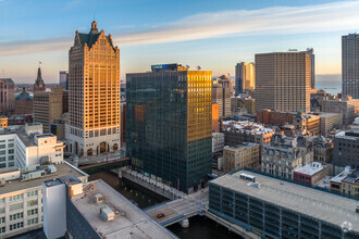 111 E Wisconsin Ave, Milwaukee, WI - VUE AÉRIENNE  vue de carte