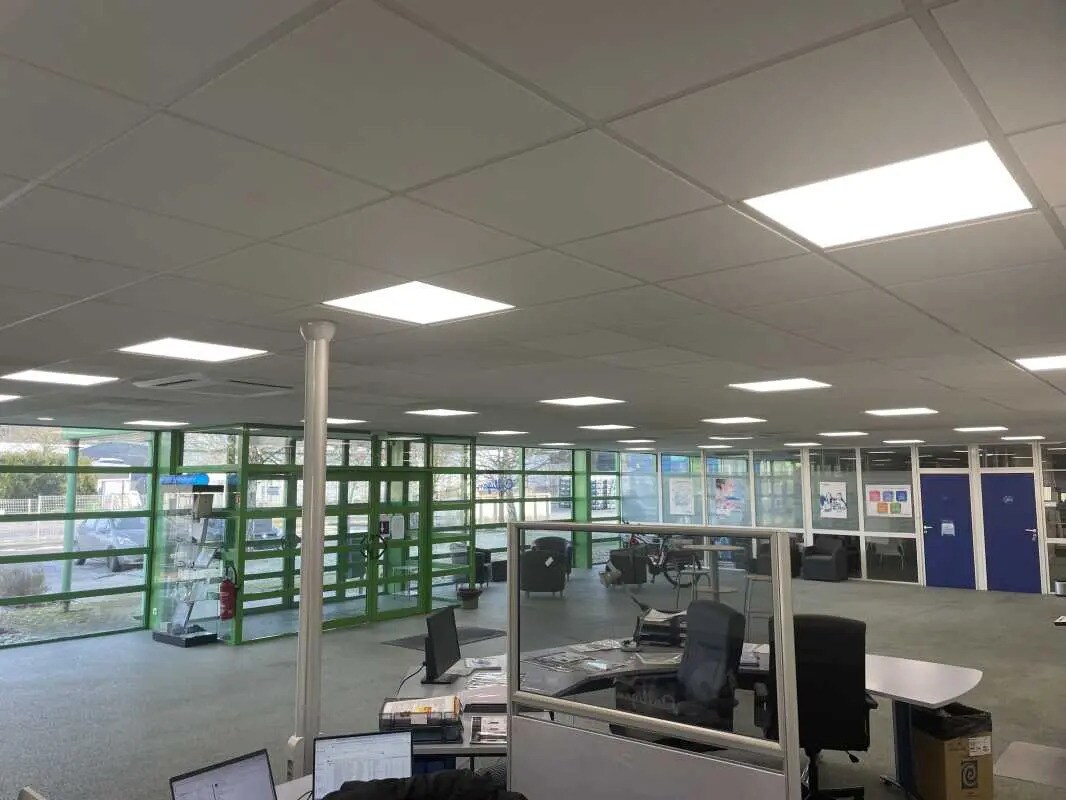 Local d'activités dans Fleurines à vendre Photo de l’immeuble– Image 1 sur 4