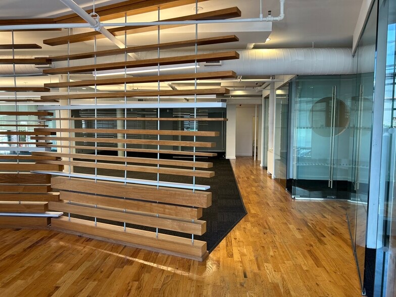 500 Driggs Ave, Brooklyn, NY à louer - Photo de l’immeuble – Image 1 sur 10