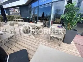 Local commercial dans Fréjus à vendre - Photo de l’immeuble – Image 2 sur 3