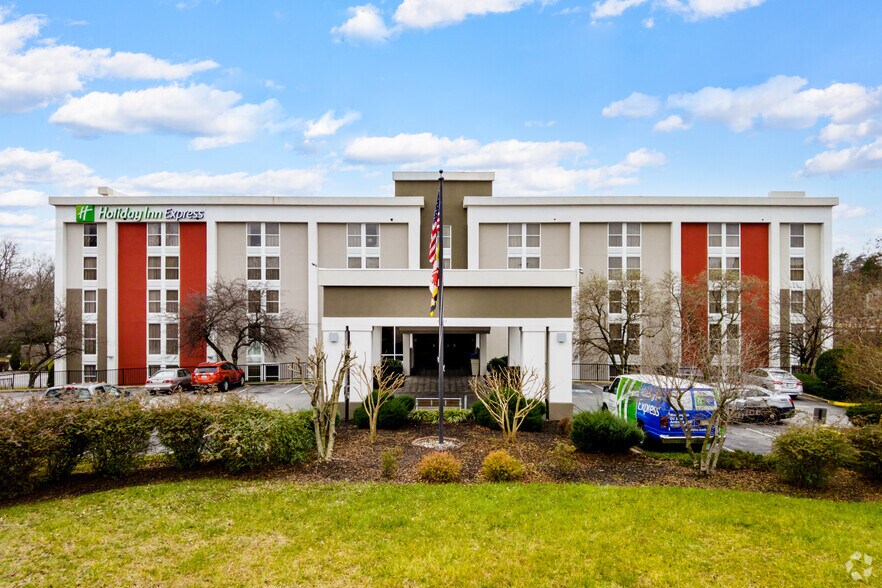 5001 Mercedes Blvd, Camp Springs, MD à vendre - Photo de l’immeuble – Image 2 sur 6