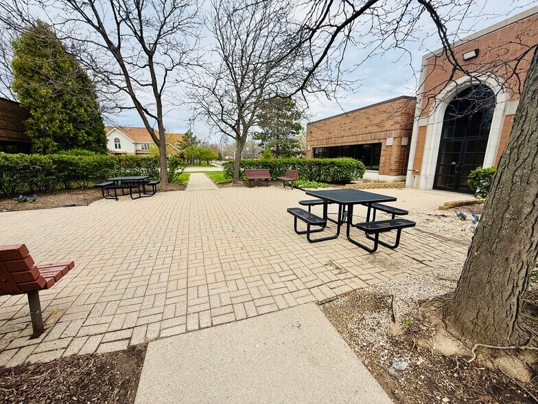 945 Lakeview Pky, Vernon Hills, IL à louer - Photo de l’immeuble – Image 2 sur 12