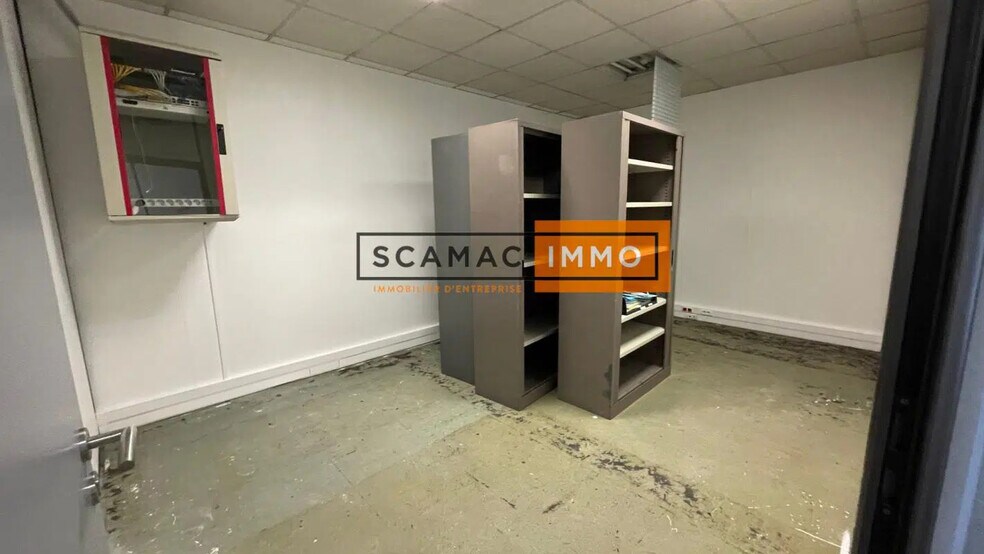 8 Rue De La Traversiere, 92230 Gennevilliers, Gennevilliers à louer - Photo de l’immeuble – Image 3 sur 7