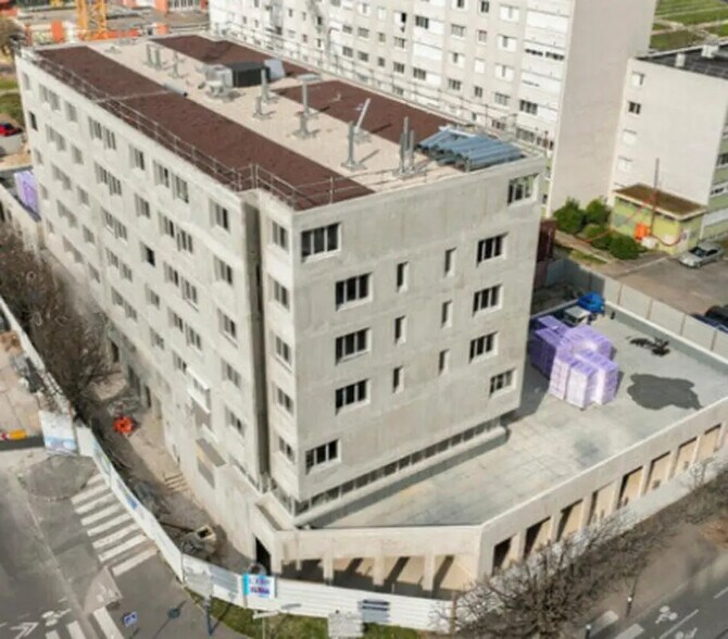 Local commercial dans Bonneuil-Sur-Marne à louer - Photo de l’immeuble – Image 2 sur 6