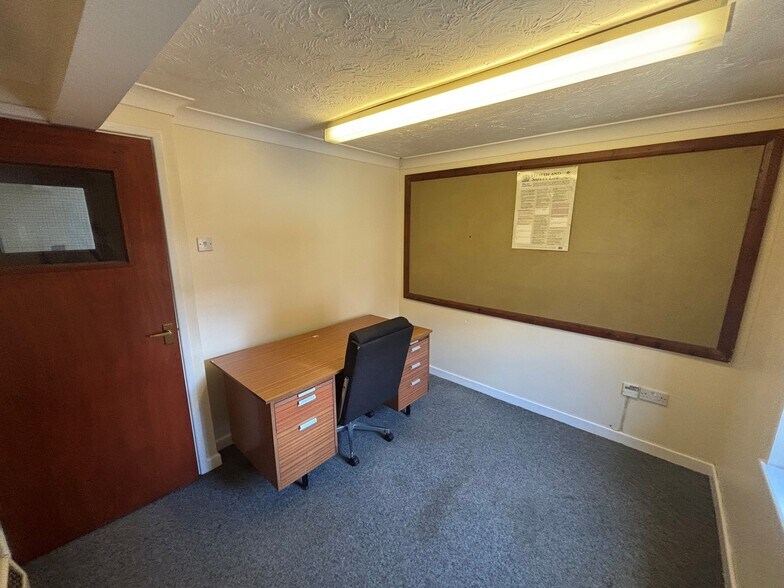 1B Roise St, Bedford à louer - Photo de l’immeuble – Image 3 sur 8